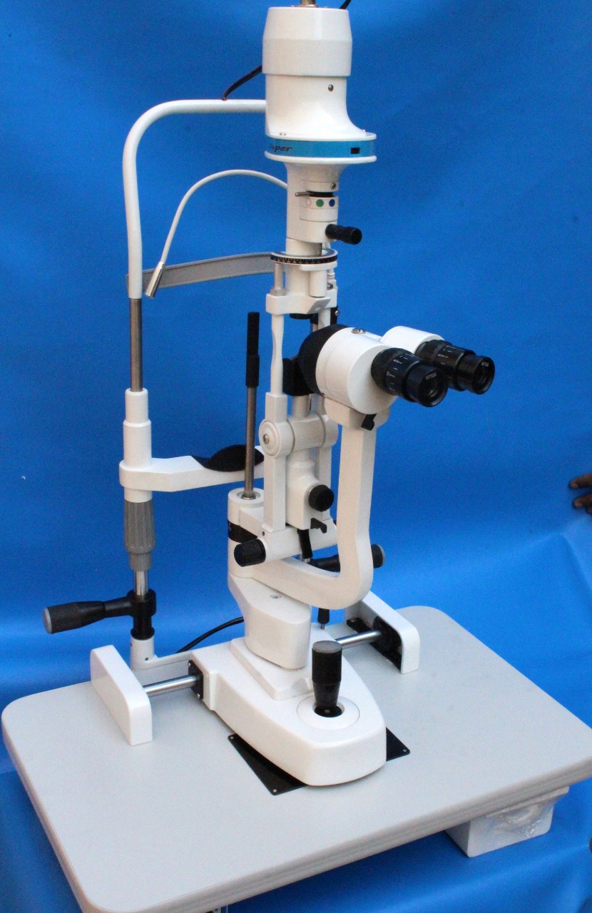المصباح الشقي (Slit Lamp)
